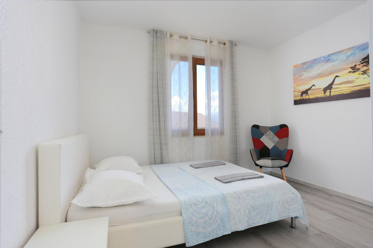 Apartments With A Parking Space Mastrinka, Ciovo - 4324 Trogir Exterior foto